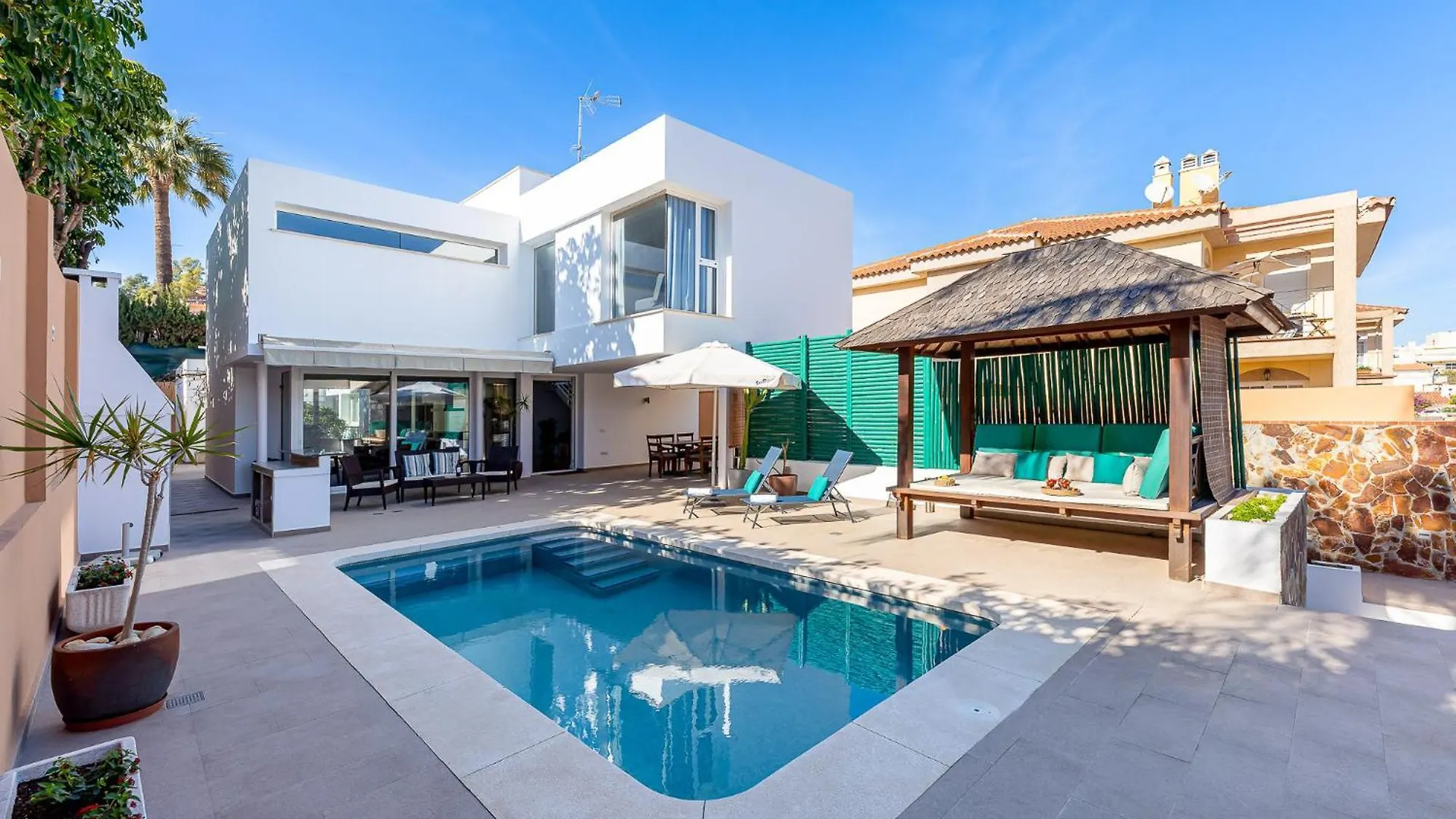 797 Holiday Rentals - Hermosa Villa En Playamar Torremolinos